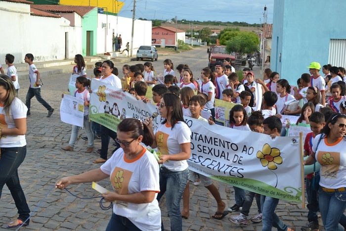 Caminhada marca o dia Nacional do Combate ao Abuso e à Exploração Sexual de Crianças e Adolescentes em Alegrete - Imagem 43