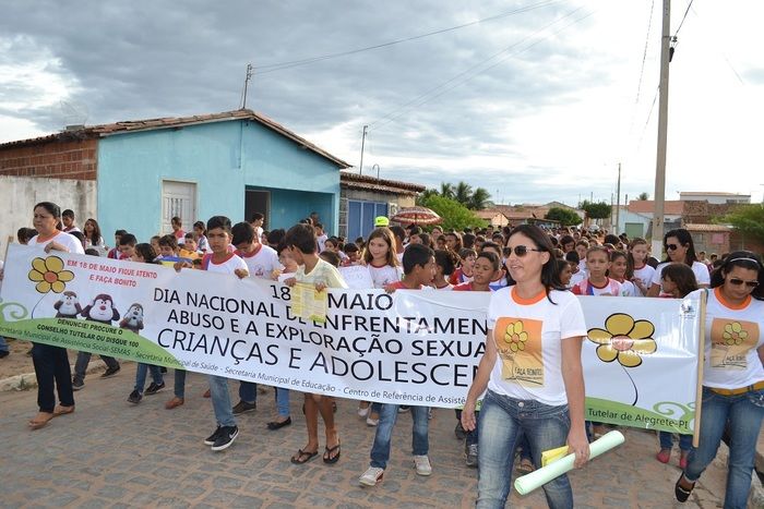 Caminhada marca o dia Nacional do Combate ao Abuso e à Exploração Sexual de Crianças e Adolescentes em Alegrete - Imagem 37