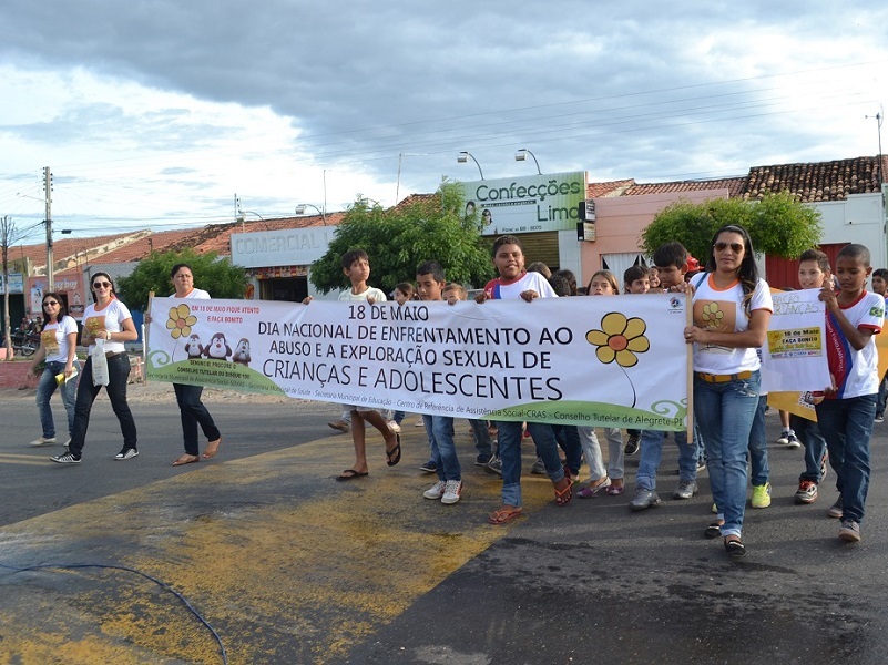 Caminhada marca o dia Nacional do Combate ao Abuso e à Exploração Sexual de Crianças e Adolescentes em Alegrete