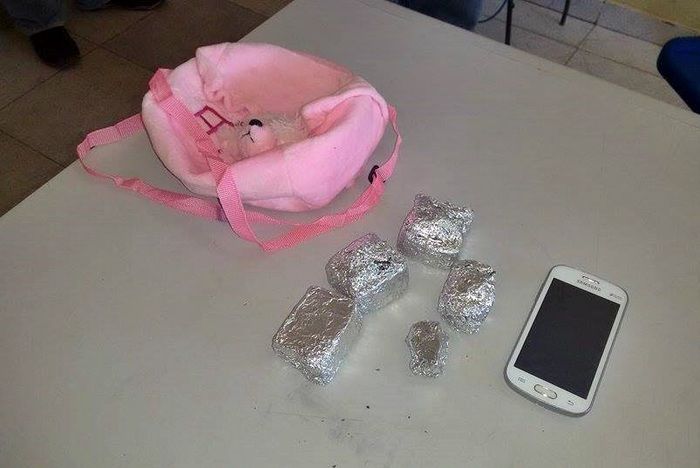 Mulher é presa com maconha escondida em bolsa de criança - Imagem 1