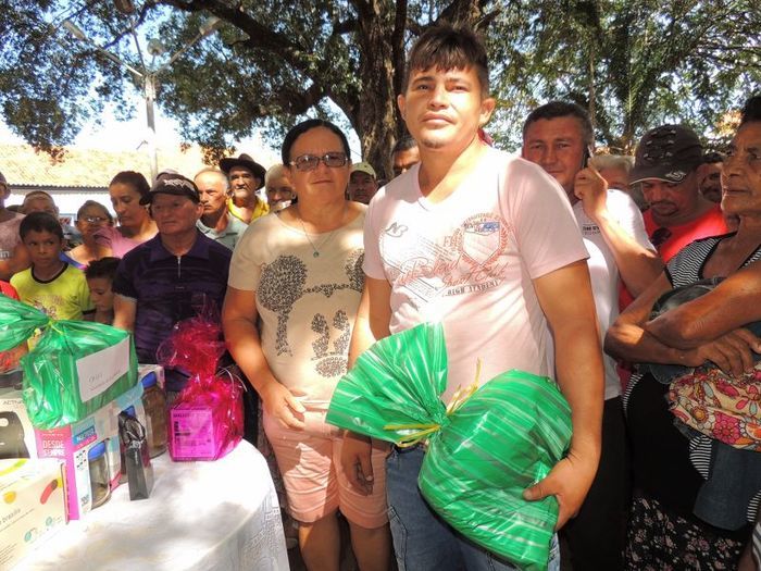 Município promove festa popular e distribui presentes aos trabalhadores - Imagem 40