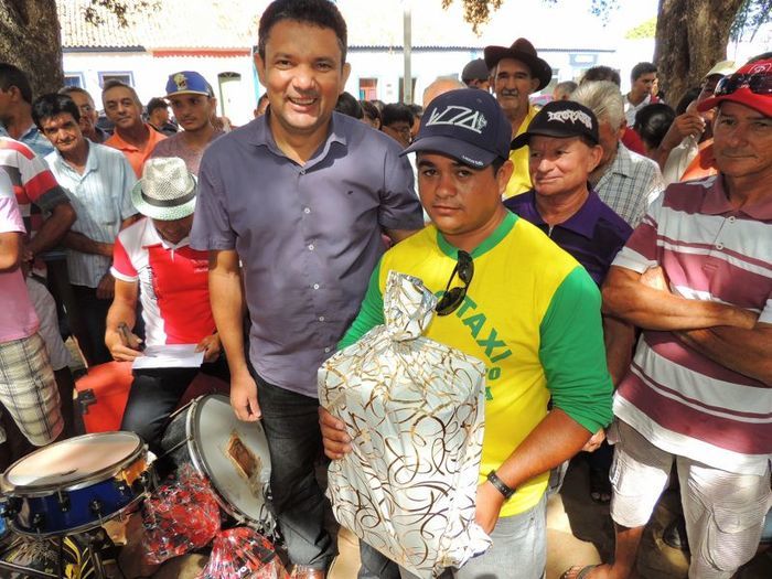 Município promove festa popular e distribui presentes aos trabalhadores - Imagem 36