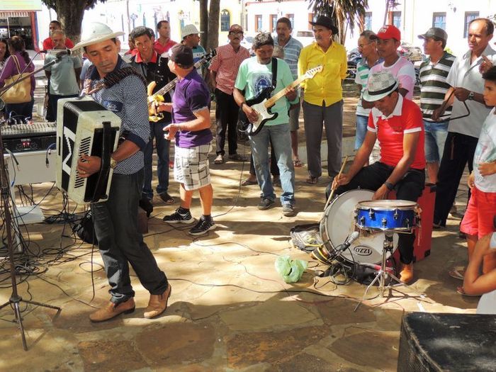 Município promove festa popular e distribui presentes aos trabalhadores - Imagem 28