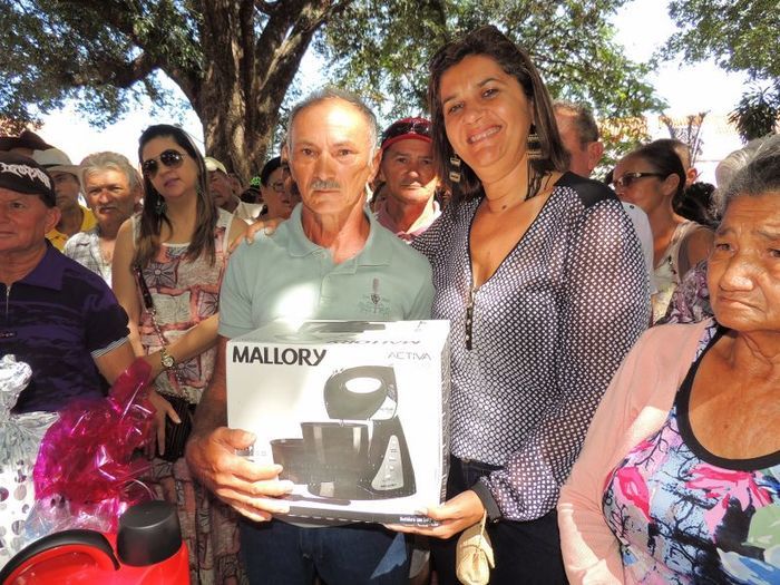 Município promove festa popular e distribui presentes aos trabalhadores - Imagem 43