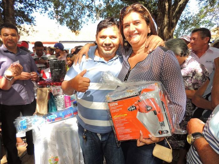 Município promove festa popular e distribui presentes aos trabalhadores - Imagem 45