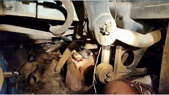 Homem fica preso embaixo de ônibus enquanto tentava furtar peças - Imagem 2