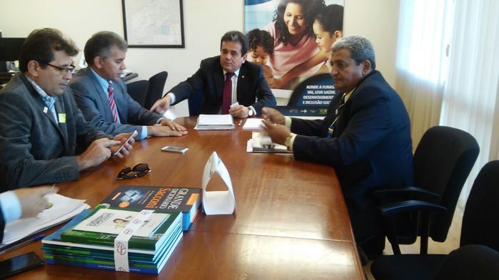 Presidente da FUNASA recebe prefeito de Boa Hora em Brasília - Imagem 13