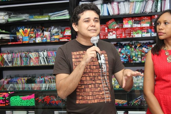 A prefeita de Francinópolis prestigia lançamento do livro da secretária municipal de Educação de Francinópolis. “Histórias: do social ao cultural, do - Imagem 23