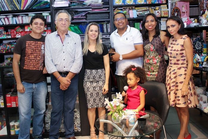 A prefeita de Francinópolis prestigia lançamento do livro da secretária municipal de Educação de Francinópolis. “Histórias: do social ao cultural, do - Imagem 25