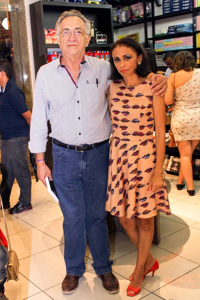 A prefeita de Francinópolis prestigia lançamento do livro da secretária municipal de Educação de Francinópolis. “Histórias: do social ao cultural, do - Imagem 29