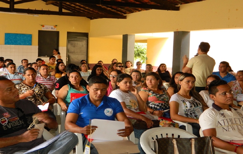 Comunidade escolar discute o Plano Municipal de Educação