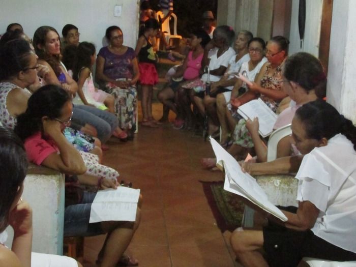 Tradicional Novena da Divina Santa Cruz na casa da Socorro Preciana no Bairro Baixa - Imagem 5