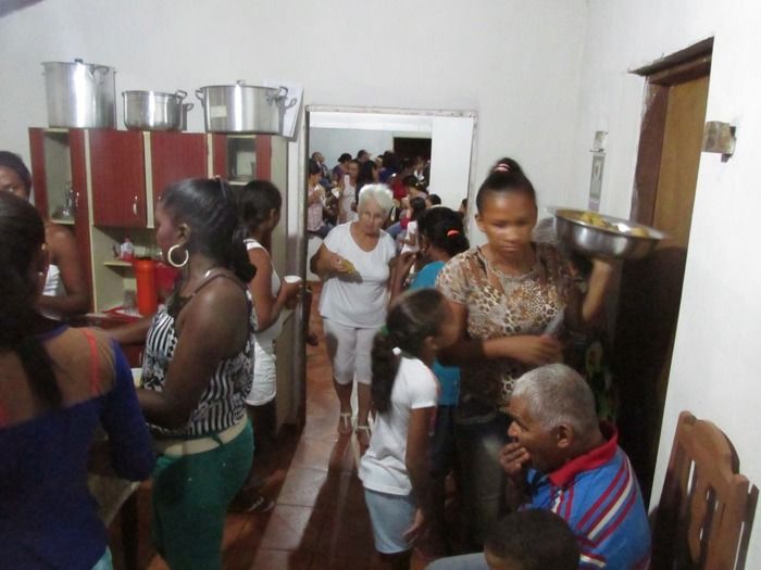 Tradicional Novena da Divina Santa Cruz na casa da Socorro Preciana no Bairro Baixa - Imagem 9