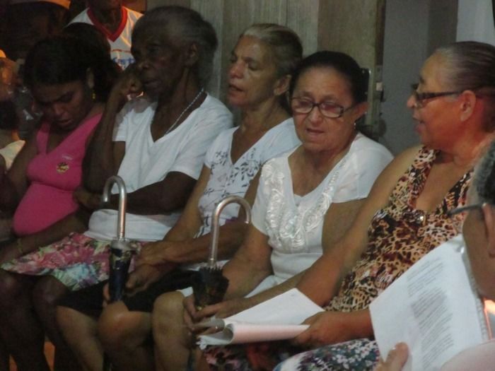 Tradicional Novena da Divina Santa Cruz na casa da Socorro Preciana no Bairro Baixa - Imagem 7