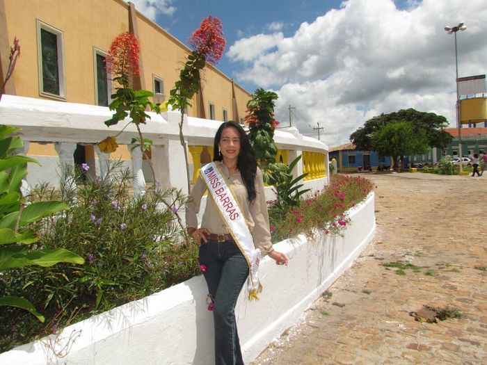 Miss Barras mostra sua beleza em sessão de fotos na Praça da Matriz - Imagem 2