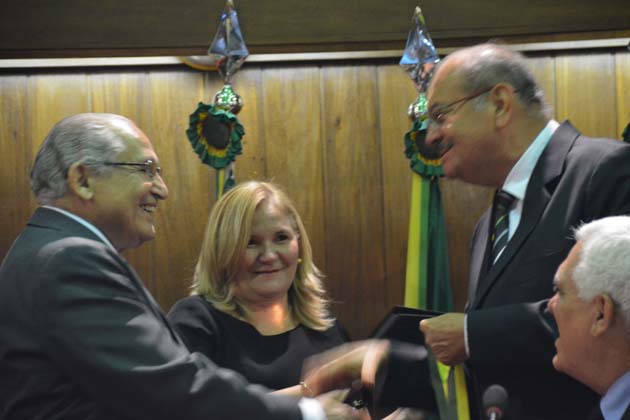 Prefeito Jesualdo Cavalcanti recebe homenagem na Assembléia Legislativa - Imagem 1
