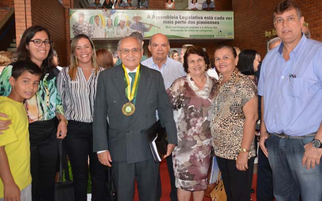 Prefeito Jesualdo Cavalcanti recebe homenagem na Assembléia Legislativa - Imagem 4