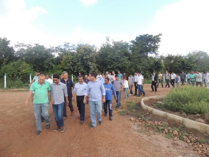 Prefeitos visitam usina de tratamento, reciclagem de resíduos em Água Branca - Imagem 7