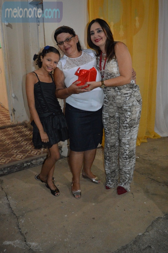 Equipe realiza comemoração em homenagem as Mães do SCFV  - Imagem 54