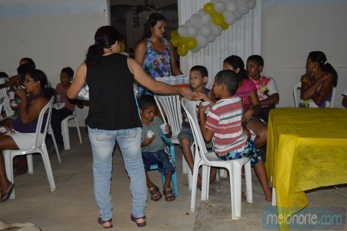 Equipe realiza comemoração em homenagem as Mães do SCFV  - Imagem 63