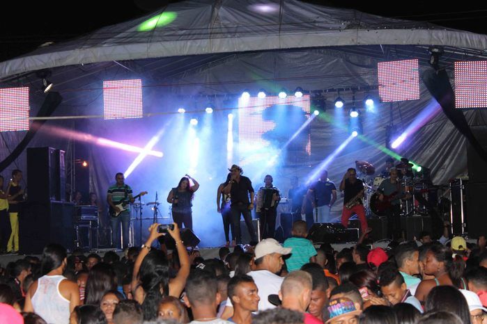 Banda Muleke Doido encerra programação de Aniversário de 53 anos de Francinópolis - Imagem 37