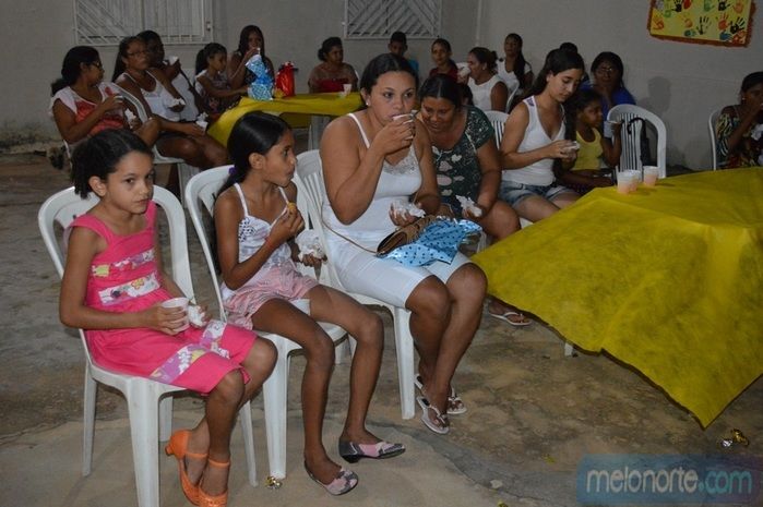 Equipe realiza comemoração em homenagem as Mães do SCFV  - Imagem 65