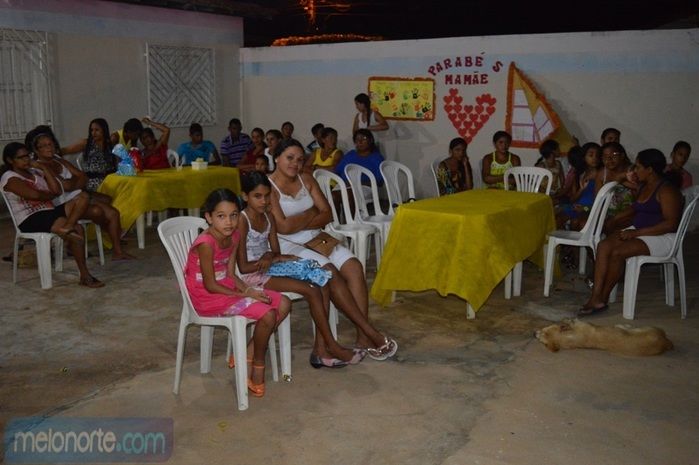 Equipe realiza comemoração em homenagem as Mães do SCFV  - Imagem 58