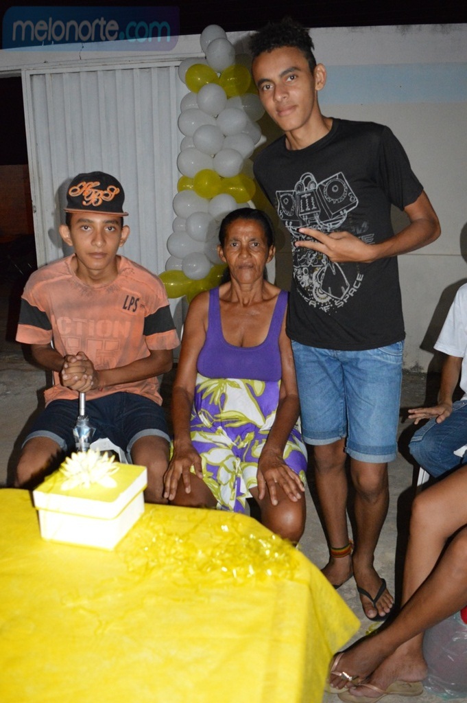Equipe realiza comemoração em homenagem as Mães do SCFV  - Imagem 10