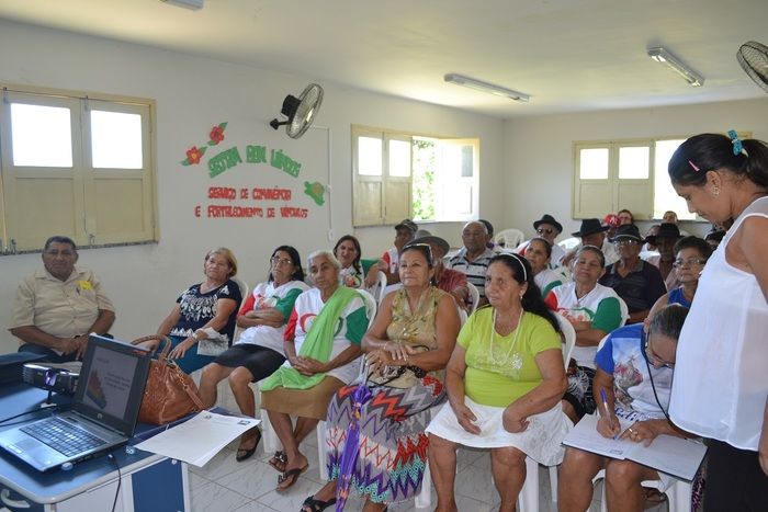 Idosos do CRAS participam de palestra oferecida pelo NASF sobre audição - Imagem 9