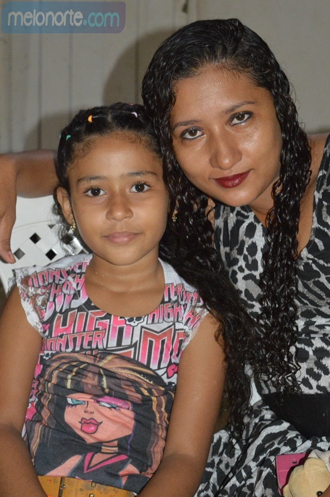 Equipe realiza comemoração em homenagem as Mães do SCFV  - Imagem 13