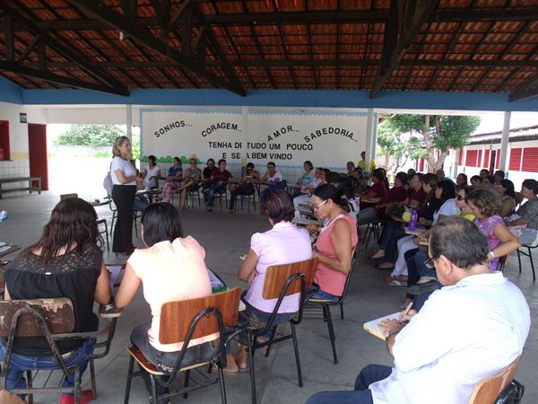 Prefeita Vânia Ribeiro  encaminha,  Projeto de Lei concedendo o aumento de 18% para os professores à  Câmara Municipal de Cajueiro da Praia - Imagem 1