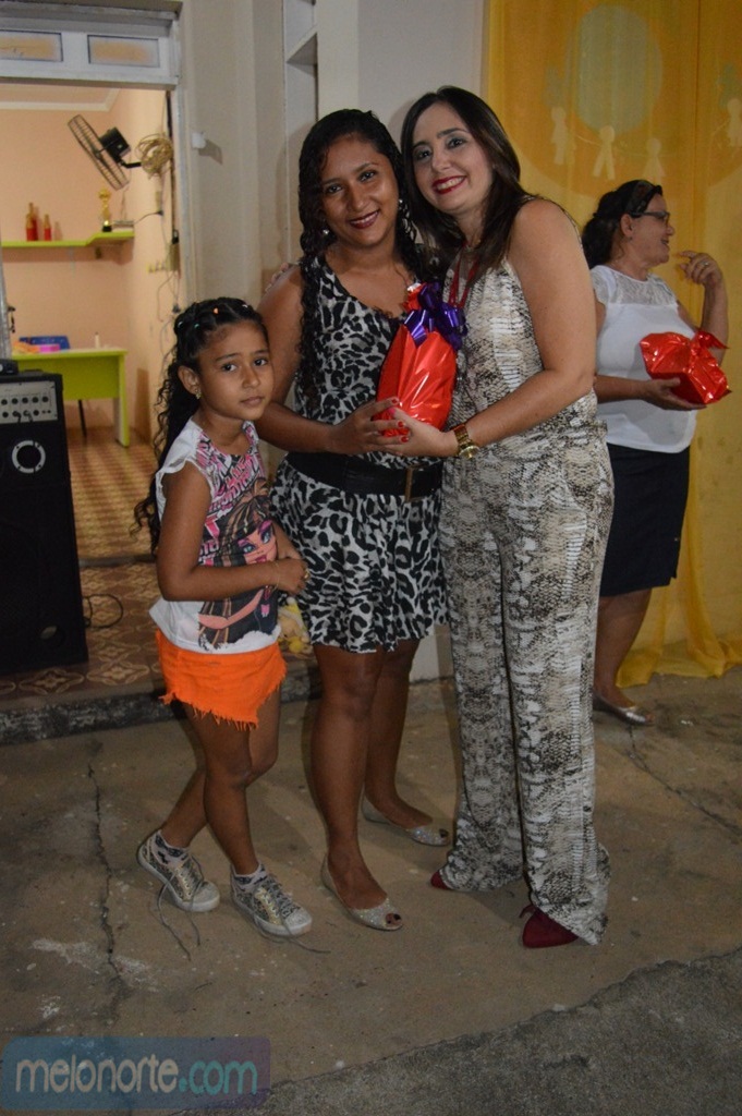 Equipe realiza comemoração em homenagem as Mães do SCFV  - Imagem 55