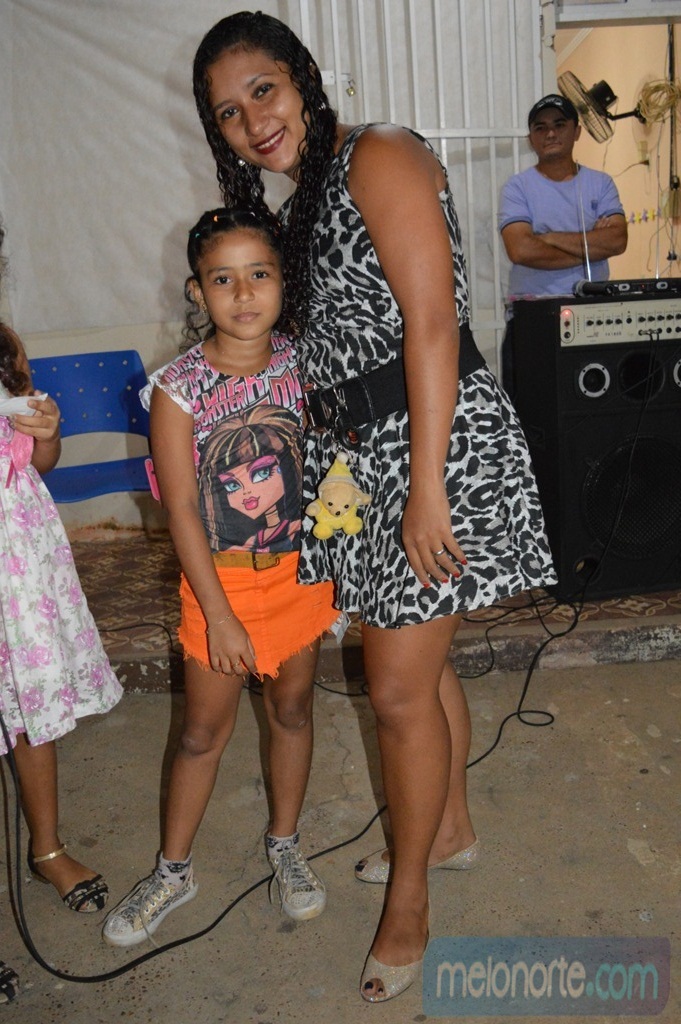 Equipe realiza comemoração em homenagem as Mães do SCFV  - Imagem 24