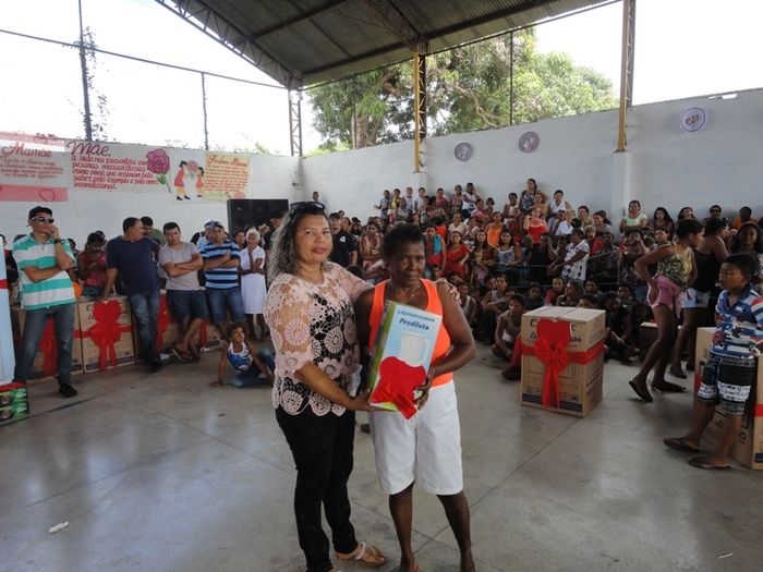 Multidão comparece à festa de homenagens às mães em N. S. dos Remédios - Imagem 79
