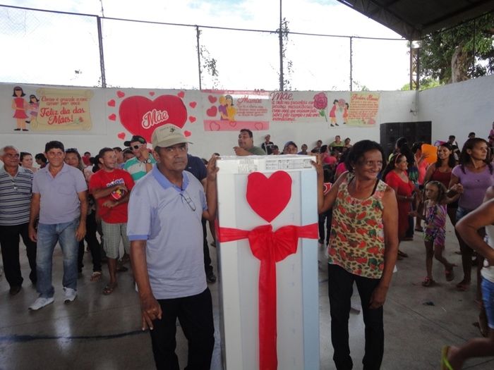 Multidão comparece à festa de homenagens às mães em N. S. dos Remédios - Imagem 89