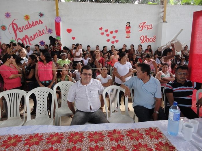 Multidão comparece à festa de homenagens às mães em N. S. dos Remédios - Imagem 19