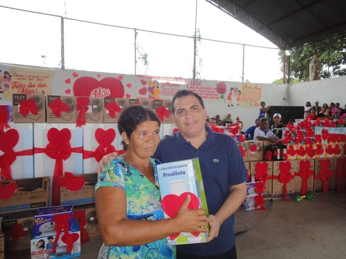 Multidão comparece à festa de homenagens às mães em N. S. dos Remédios - Imagem 59