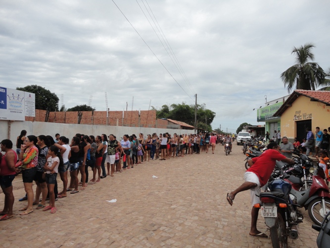 Multidão comparece à festa de homenagens às mães em N. S. dos Remédios - Imagem 2