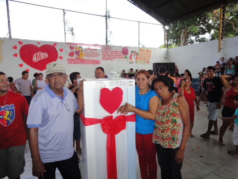 Multidão comparece à festa de homenagens às mães em N. S. dos Remédios