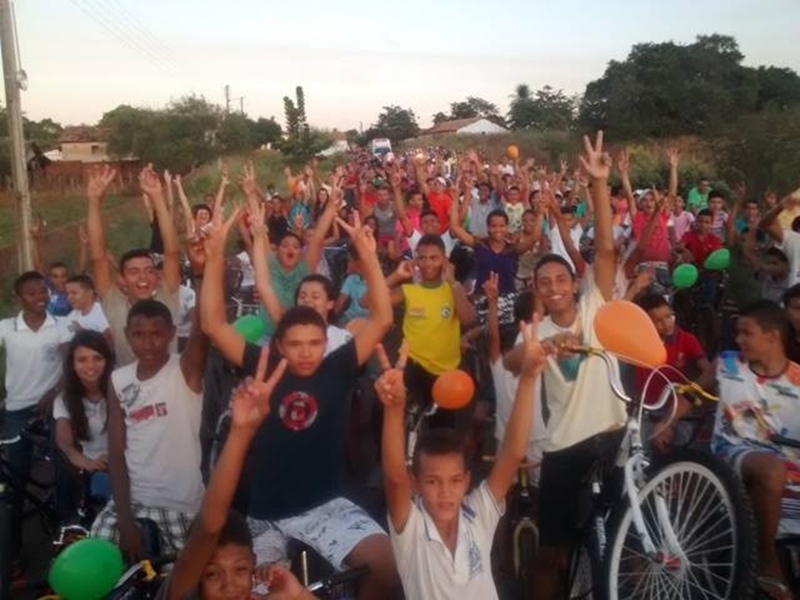 Jovens de Santa Rosa do Piauí participam de 'bicicletada' pelas principais ruas da cidade