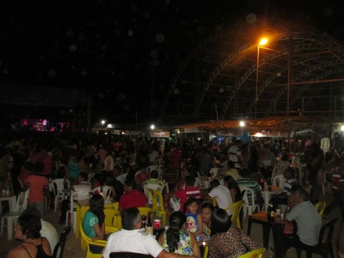 Cizinho e Forró Bandido encerra a última noite de Festejos em Pitombeira - Imagem 13