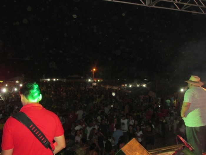 Cizinho e Forró Bandido encerra a última noite de Festejos em Pitombeira - Imagem 6