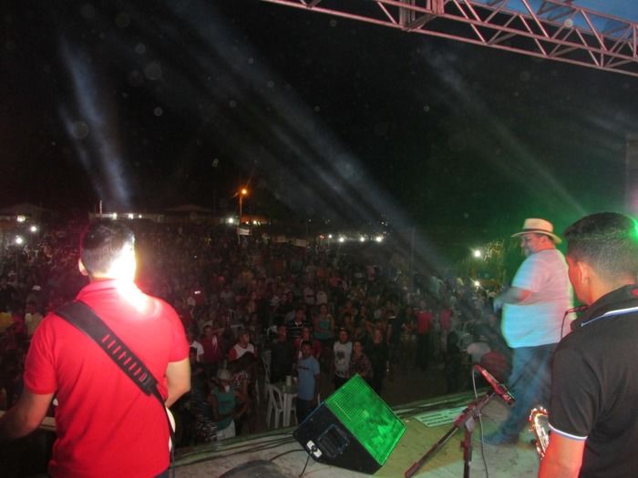 Cizinho e Forró Bandido encerra a última noite de Festejos em Pitombeira - Imagem 4