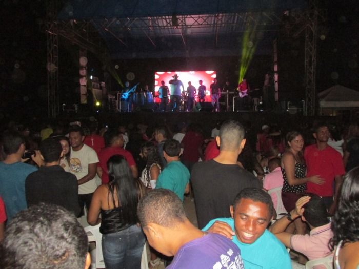 Cizinho e Forró Bandido encerra a última noite de Festejos em Pitombeira - Imagem 28