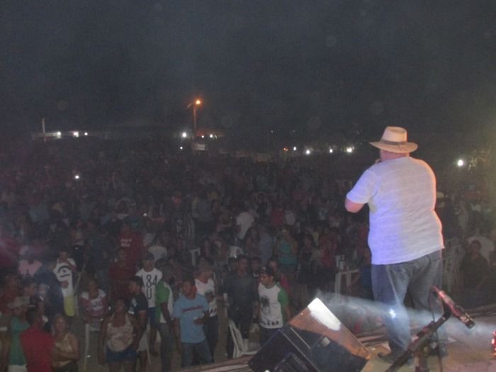 Cizinho e Forró Bandido encerra a última noite de Festejos em Pitombeira - Imagem 2