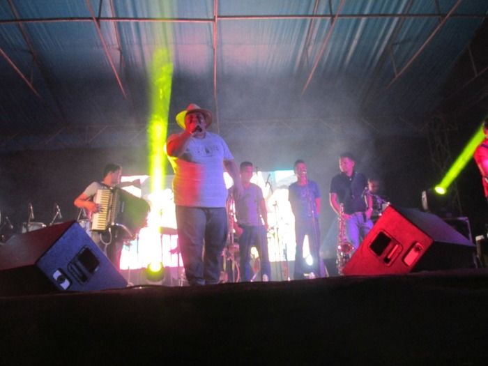 Cizinho e Forró Bandido encerra a última noite de Festejos em Pitombeira - Imagem 25