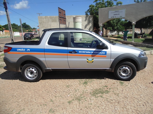 Prefeito de União entrega novos veículos para a Secretaria de Educação - Imagem 2