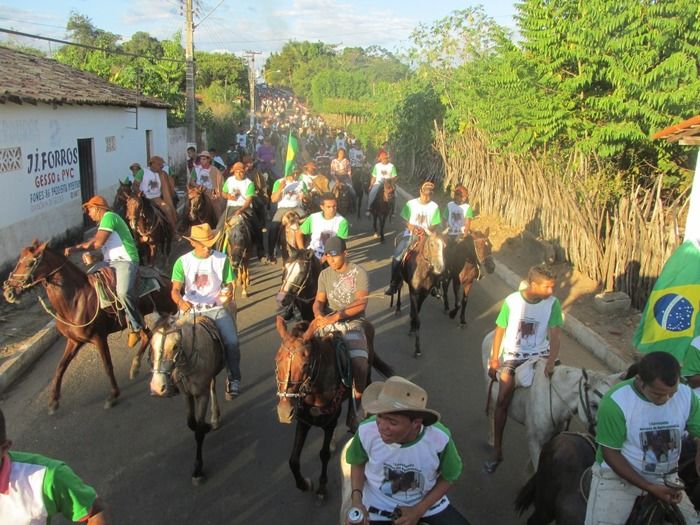 Cizinho e Forró Bandido encerra a última noite de Festejos em Pitombeira - Imagem 43