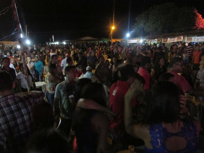 Cizinho e Forró Bandido encerra a última noite de Festejos em Pitombeira - Imagem 37