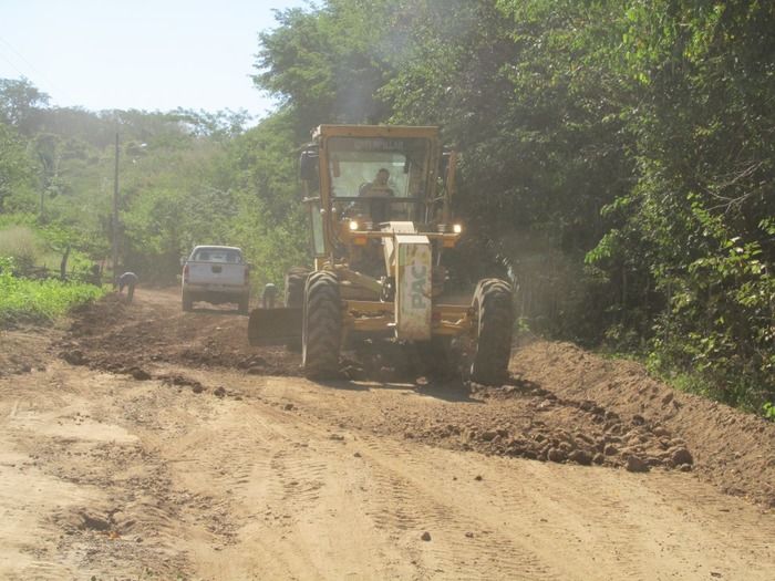 Prefeito Walter Alencar acompanha a recuperação da estrada de Mangabeira Zona rual de Agricolândia - Imagem 18